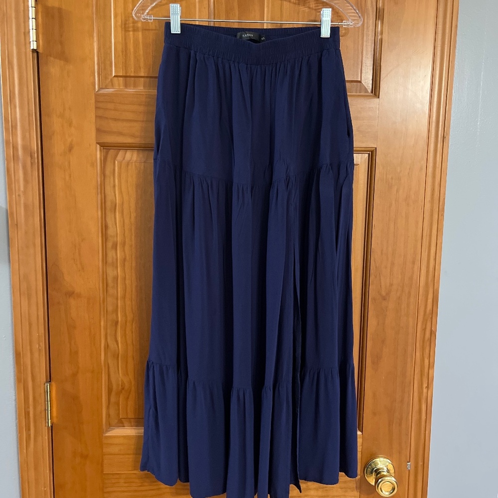 High waisted flowy maxi skirt with a slit and pockets